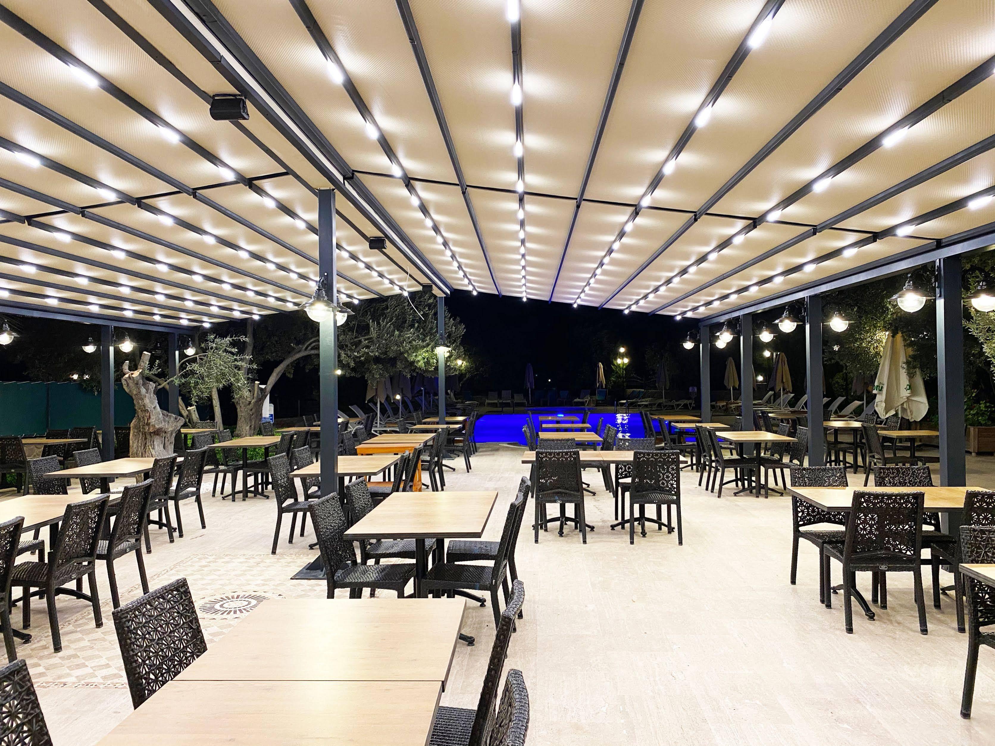 Assos Park Hotel ภายนอก รูปภาพ