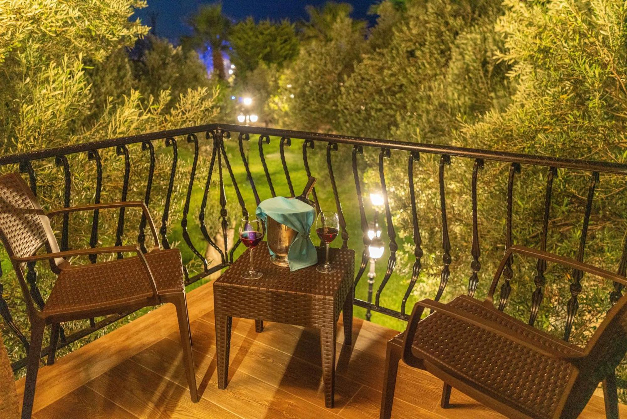 Assos Park Hotel ภายนอก รูปภาพ