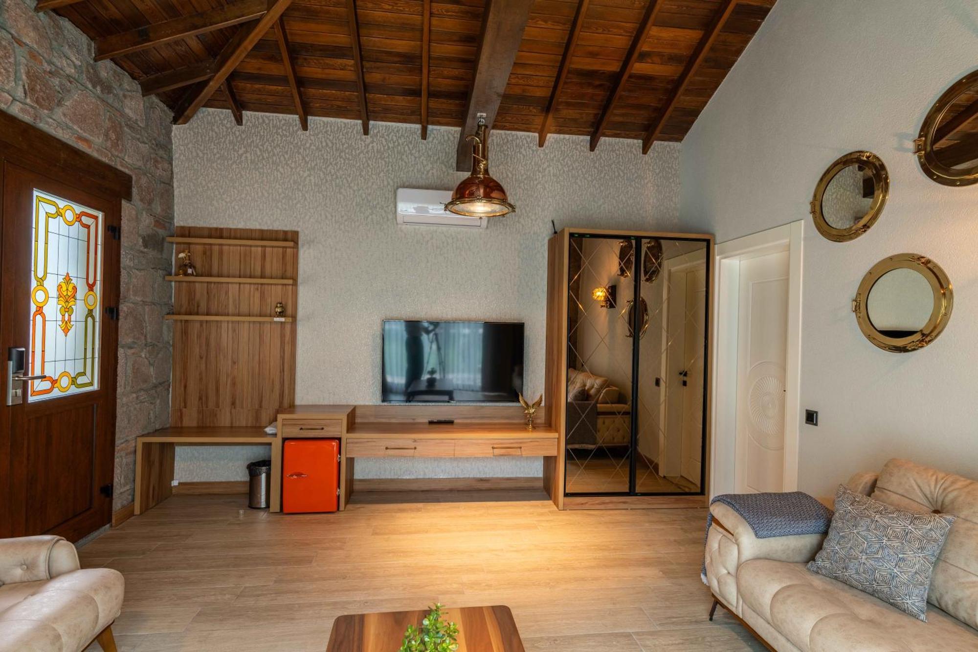 Assos Park Hotel ภายนอก รูปภาพ