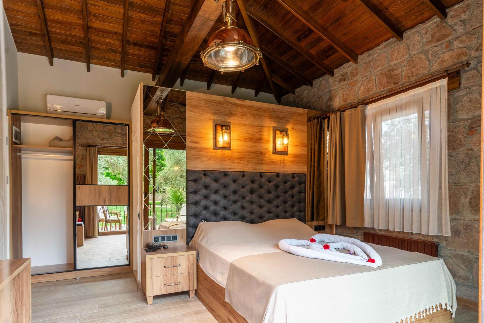 Assos Park Hotel ภายนอก รูปภาพ